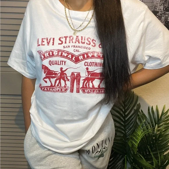 Men’s Levi’s White Brand Shirt - Picture 1 of 4